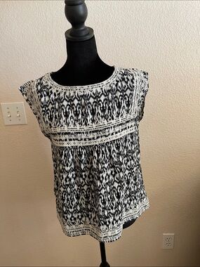 THML Black and White Crochet-Trim Cap Sleeve Top